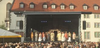 Mobile Bühne 10x7 mieten, Beschallung, Gottesdienst, Zuschauer, Saarbrücken