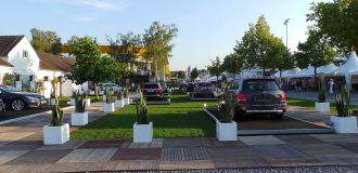 Fahrzeugpräsentation Event Podestbau Bühne